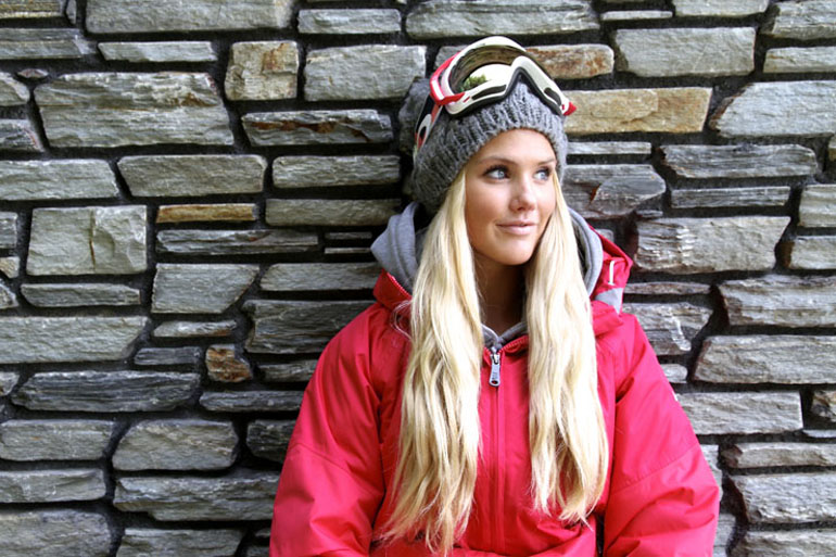Женщины норвегии. Норвежская девушка в шапке. Современные норвежцы женщины. Силье Норендаль фотосессия. Норвежская женщина красивая в шапке.